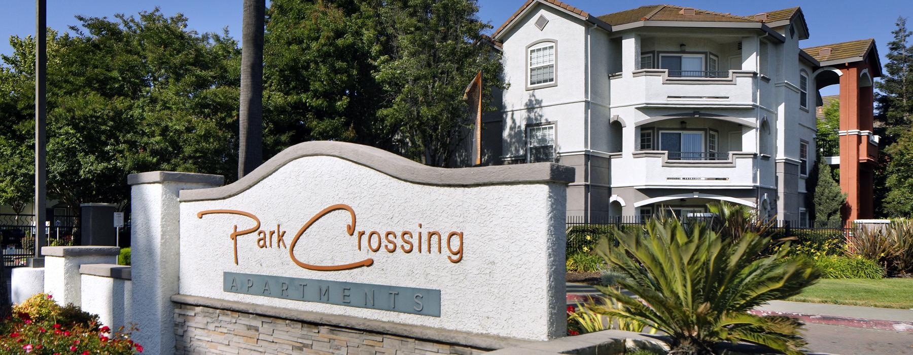 a sign on a stone wall that reads park crossing